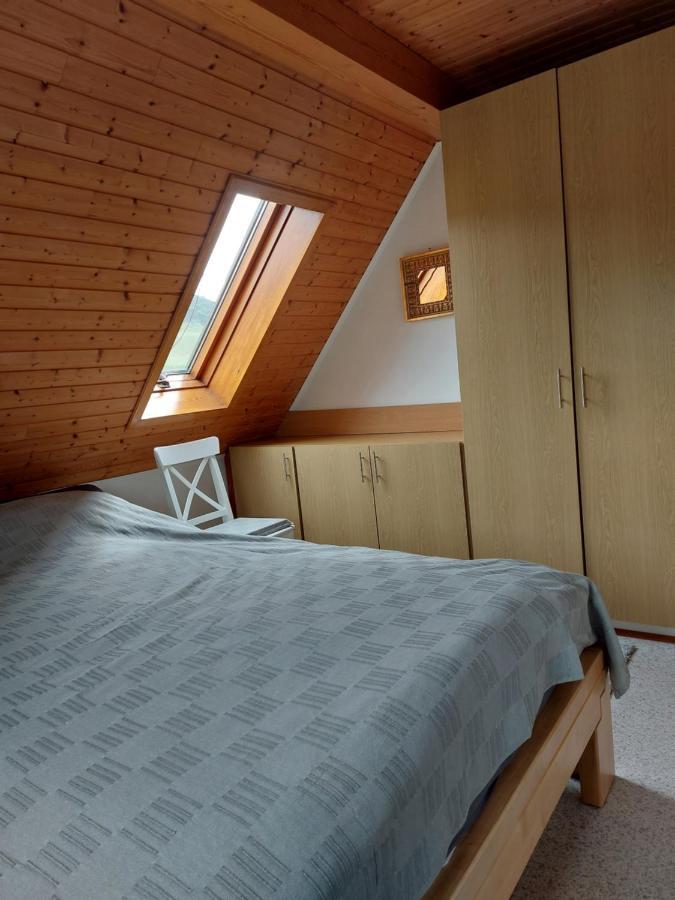Dachgeschosswohnung Mit Burgblick In Kues ベルンカステル・クース エクステリア 写真
