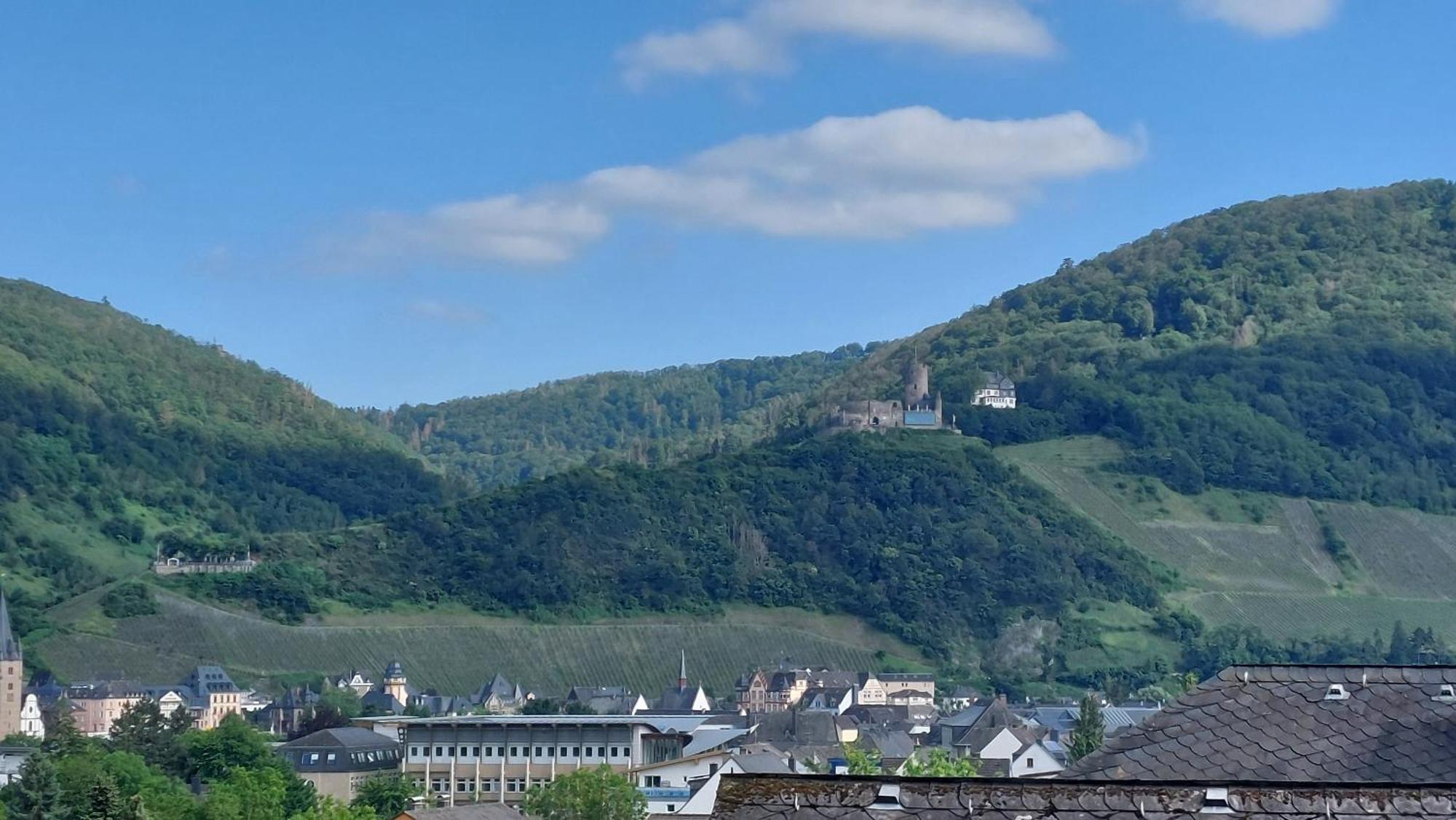 Dachgeschosswohnung Mit Burgblick In Kues ベルンカステル・クース エクステリア 写真